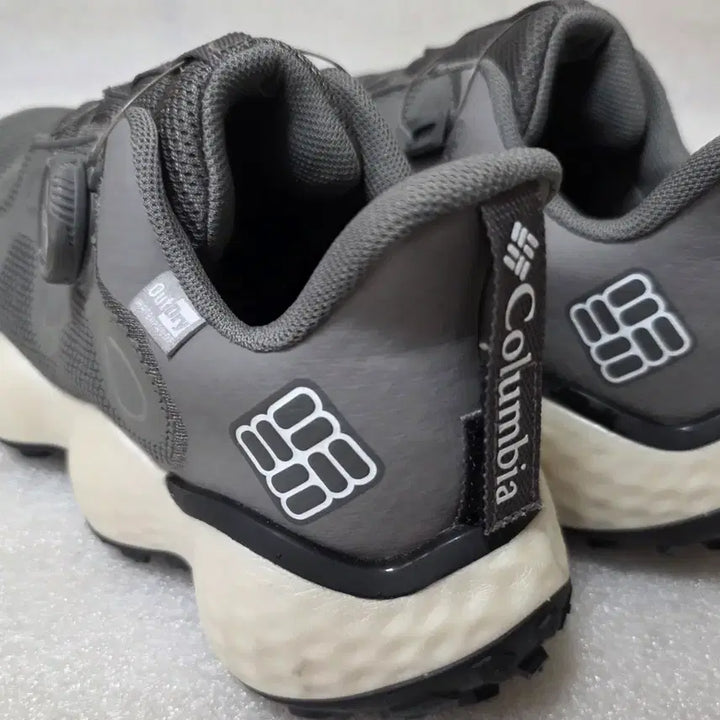 [BUNJANG] Columbia Escape Thrive Ultra OutDry Hiking Boots 250 / 컬럼비아 OutDry 이스케이프 쓰라이브 울트라 경등산화 트레킹화 250