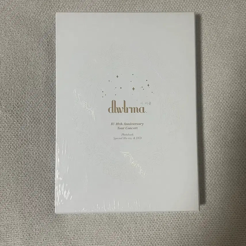 [BUNJANG] IU dwlrma 10th Anniversary DVD Blu-ray Set (Sealed) / 아이유 dwlrma 10주년 DVD 블루레이 세트 미개봉