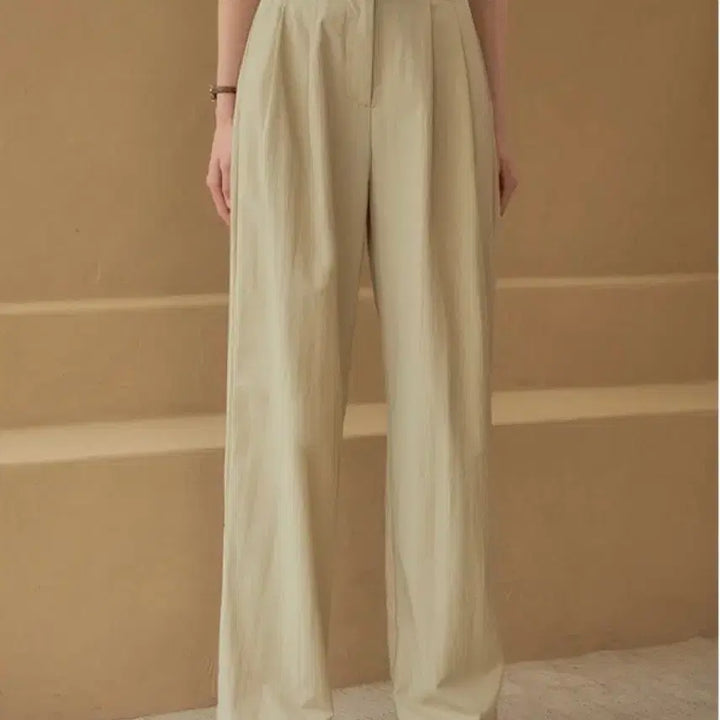 [BUNJANG] Sijya Two-Tuck Nylon Slacks Beige / 시야쥬 투턱 나일론 슬랙스 베이지