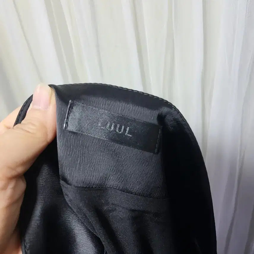 [BUNJANG] LUUL Black Satin Long Skirt / 루엘 LUUL 블랙 새틴 롱 스커트