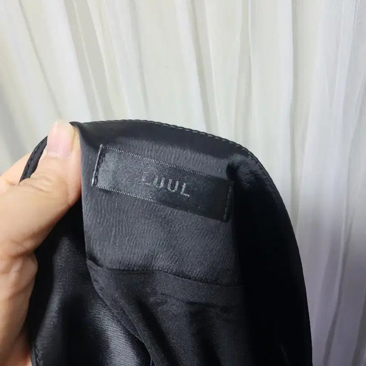 [BUNJANG] LUUL Black Satin Long Skirt / 루엘 LUUL 블랙 새틴 롱 스커트