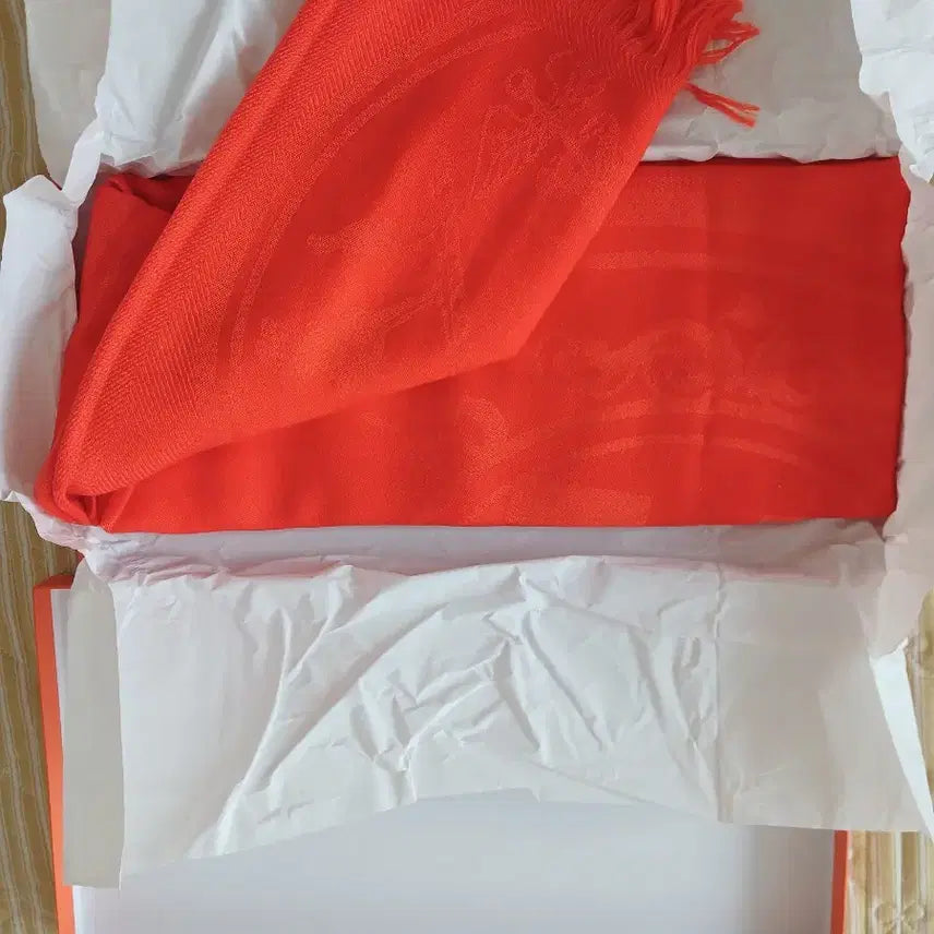 [BUNJANG] Hermes Silk Shawl / 에르메스 (Hermes) 실크 숄 + 박스