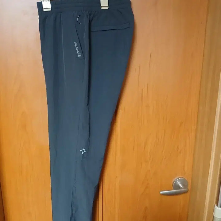 [BUNJANG] ISENBERG Black Training Pants / ISENBERG 아이젠버그 검정 트레이닝 바지