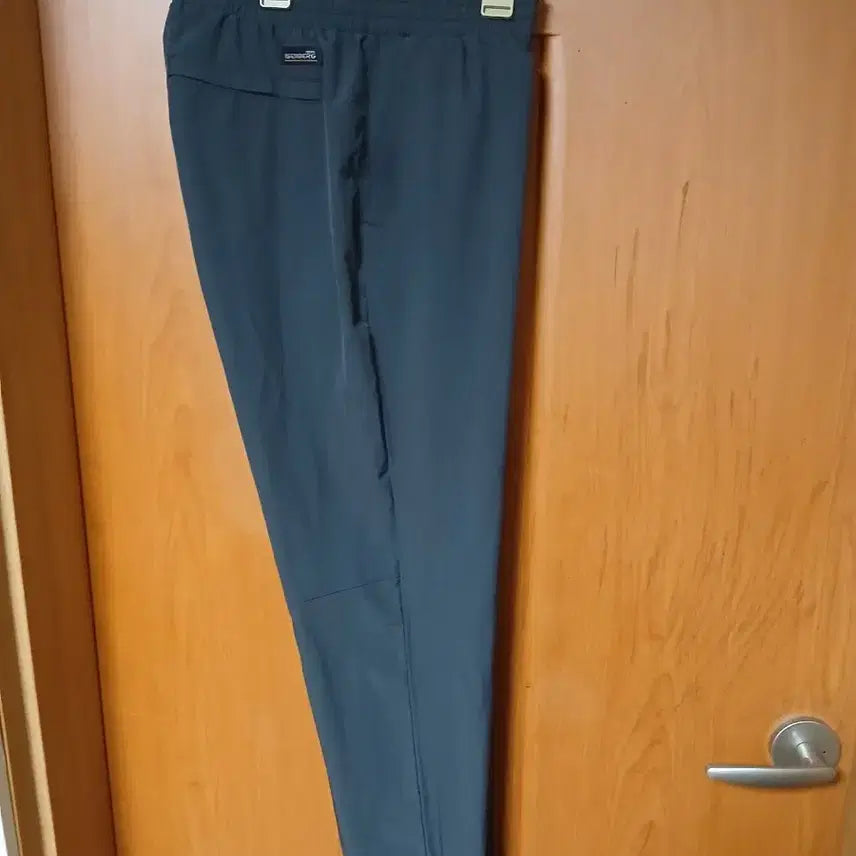 [BUNJANG] ISENBERG Black Training Pants / ISENBERG 아이젠버그 검정 트레이닝 바지