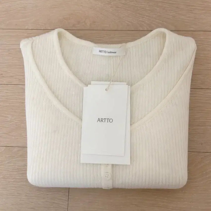 [SOLD OUT] 아르토 레이어드 헨리넥 니트 탑 아이보리 새상품