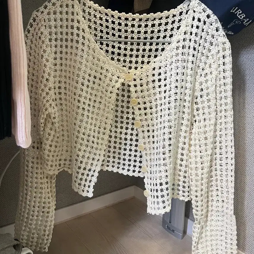 [BUNJANG] amomento Flower Lace Crop Cardigan / amomento 아모멘토 플라워 레이스 크롭 가디건