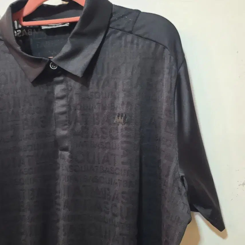 [BUNJANG] Jean-Michel Basquiat Black Polo Shirt / 장 미셸 바스키아 블랙 카라티