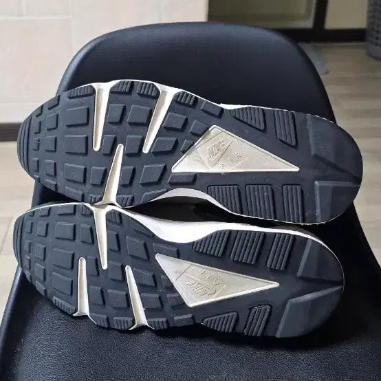 [BUNJANG] Nike Huarache Running Shoes (Black/Gray) (290) / 나이키 허라취 러닝화 블랙/그레이(290)