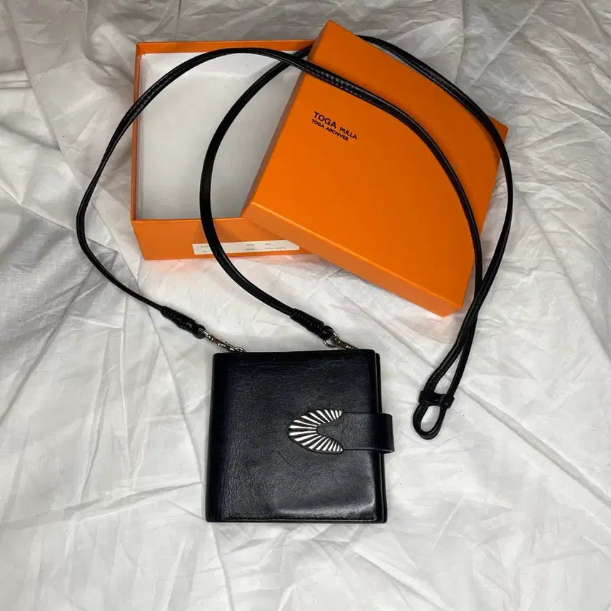 [BUNJANG] Toga Pulla Leather Studded Wallet Shoulder Bag / 토가 풀라 레더 스터드 월렛 숄더백