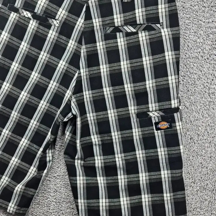 [BUNJANG] Dickies Checkered Shorts (33" Estimated) / 디키즈 체크 쇼츠 반바지 ( 33"추정 ) / 11915