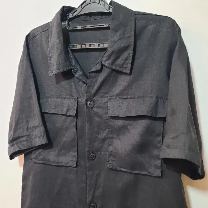 [BUNJANG] Black Two-Pocket Short Sleeve Shirt / 블랙 반팔 셔츠