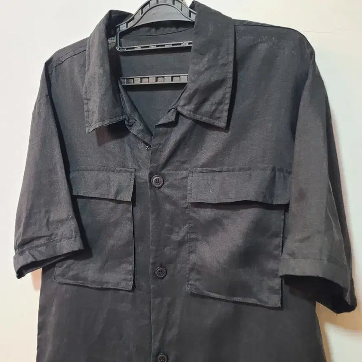 [BUNJANG] Black Two-Pocket Short Sleeve Shirt / 블랙 반팔 셔츠