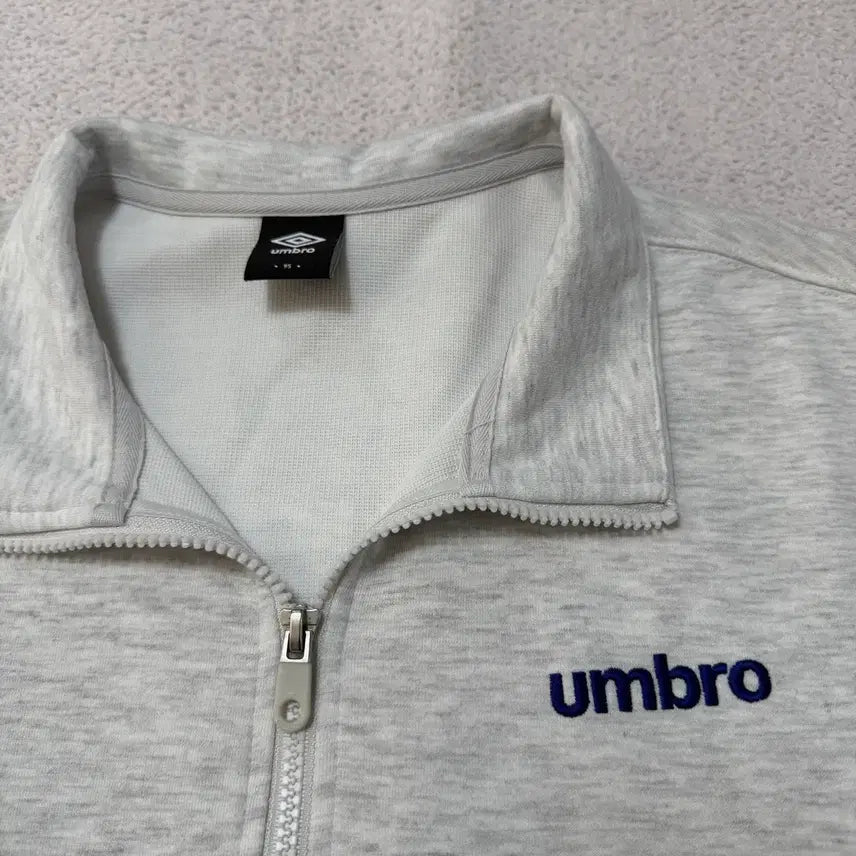 [SOLD OUT] 엄브로 반집업 카라 반팔티