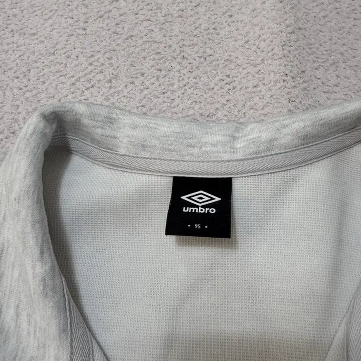 [SOLD OUT] 엄브로 반집업 카라 반팔티