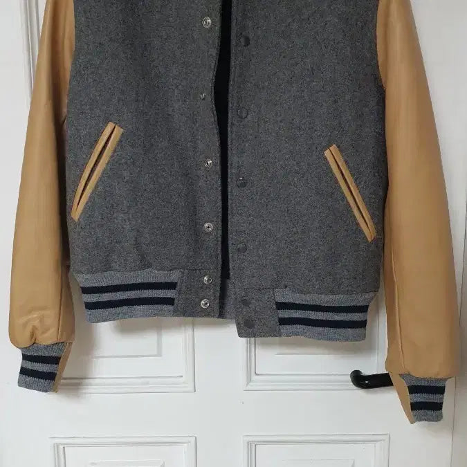 [SOLD OUT] 골든베어 가죽 배색 바시티자켓 m