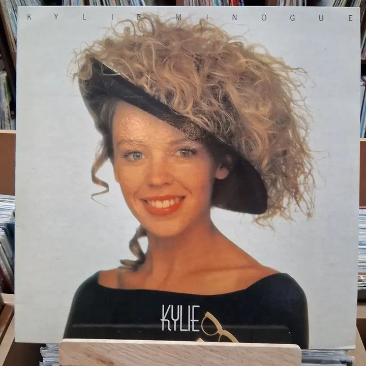 [BUNJANG] Kylie Minogue Debut Album Vinyl LP / 추억의 아이돌 카일리 미노그 Kylie LP 바이닐 할인