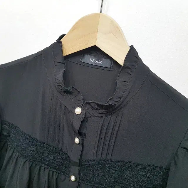 [BUNJANG] BEGUM Henley Neck Blouse Black / BEGUM 헨리넥 블라우스 블랙