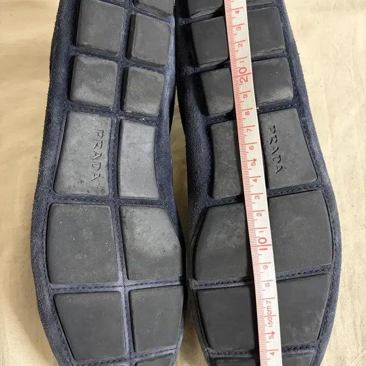 [SOLD OUT] 정품 프라다 스웨이드로퍼(UK7)