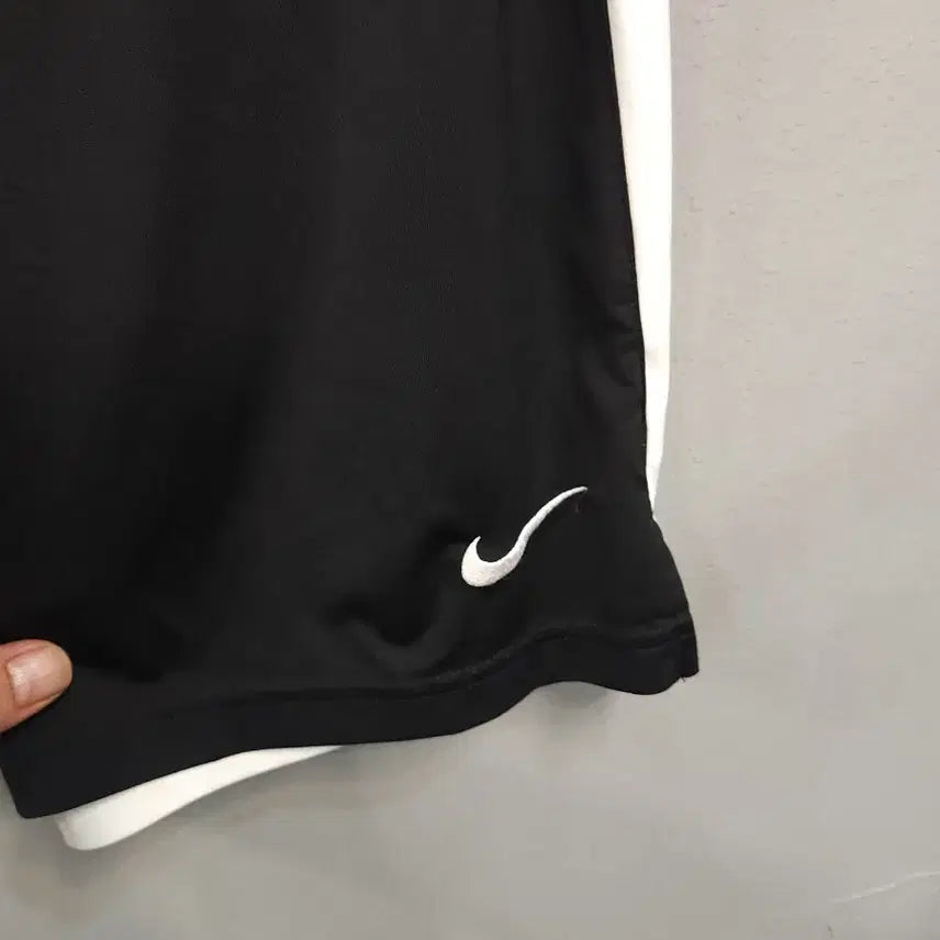 [SOLD OUT] 나이키 블랙/화이트 반바지