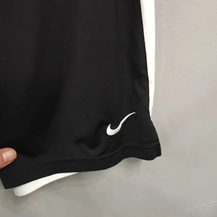 [SOLD OUT] 나이키 블랙/화이트 반바지