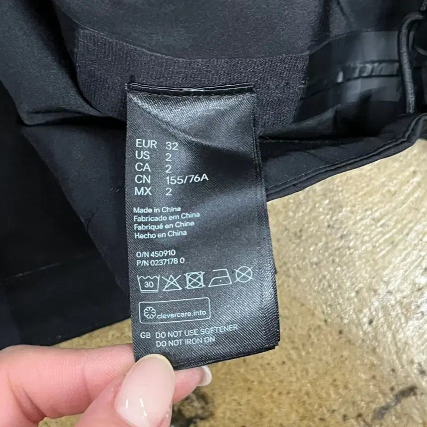 [BUNJANG] Alexander Wang x H&amp;M Black Hooded Windbreaker Jacket / [정품] 알렉산더왕 x h&amp;m 블랙 후드 윈드브레이커 자켓