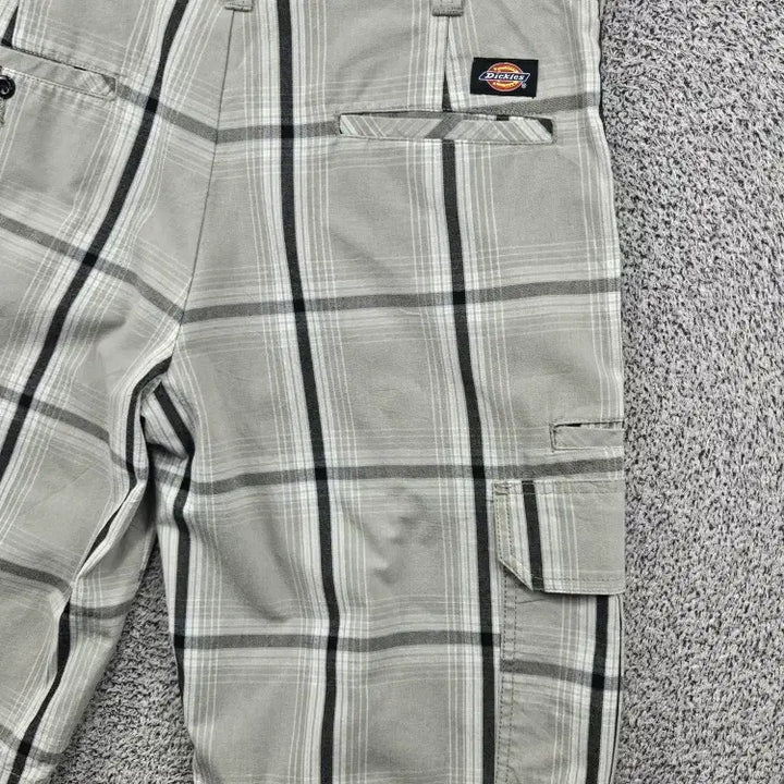[BUNJANG] Dickies Checkered Cargo Shorts (32") / 디키즈 체크 카고 쇼츠 반바지 ( 32" ) / 11916
