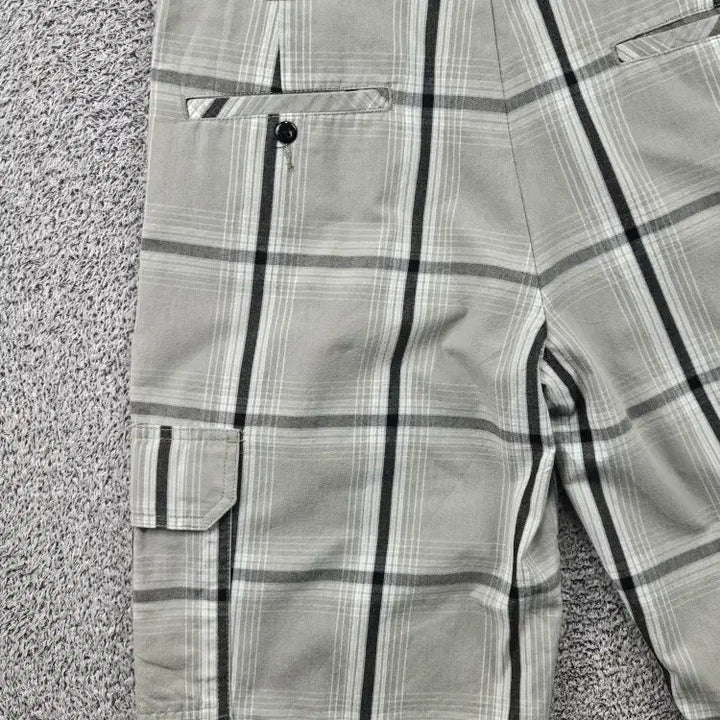 [BUNJANG] Dickies Checkered Cargo Shorts (32") / 디키즈 체크 카고 쇼츠 반바지 ( 32" ) / 11916