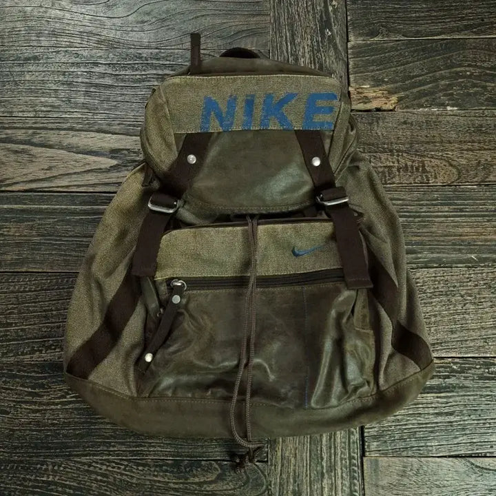 [SOLD OUT] 나이키 스우시 자수 빈티지 스트랩 백팩 M20090