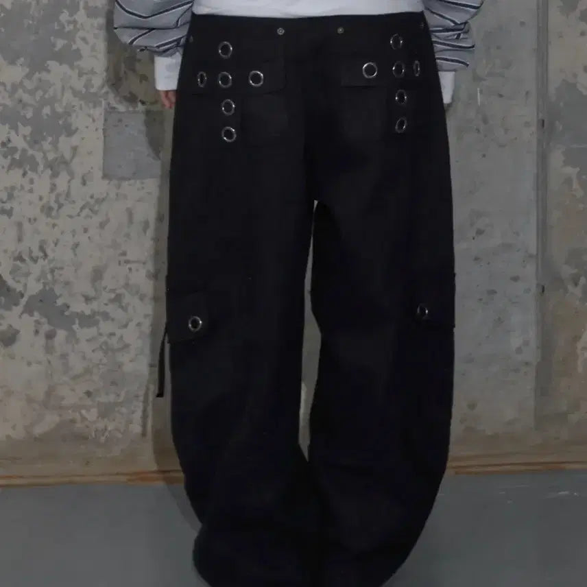 [SOLD OUT] 팬시클럽 크로스 포켓 카고 팬츠 (BLACK)