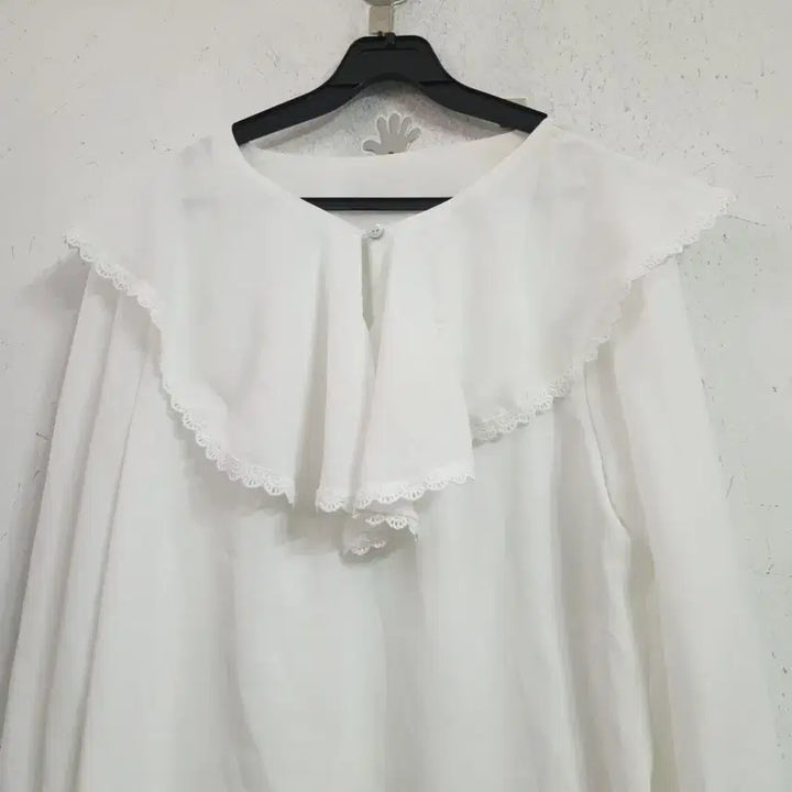 [BUNJANG] Lace Frill Blouse White / 레이스 프릴 블라우스 화이트