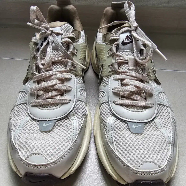 [BUNJANG] Nike V2K Run Orewood Brown Sneakers / V2K런 오어우드 브라운 280