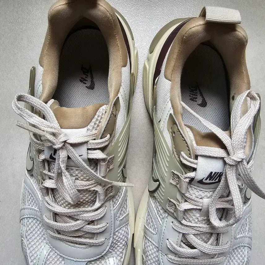 [BUNJANG] Nike V2K Run Orewood Brown Sneakers / V2K런 오어우드 브라운 280