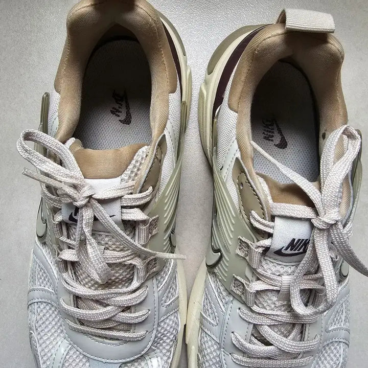 [BUNJANG] Nike V2K Run Orewood Brown Sneakers / V2K런 오어우드 브라운 280