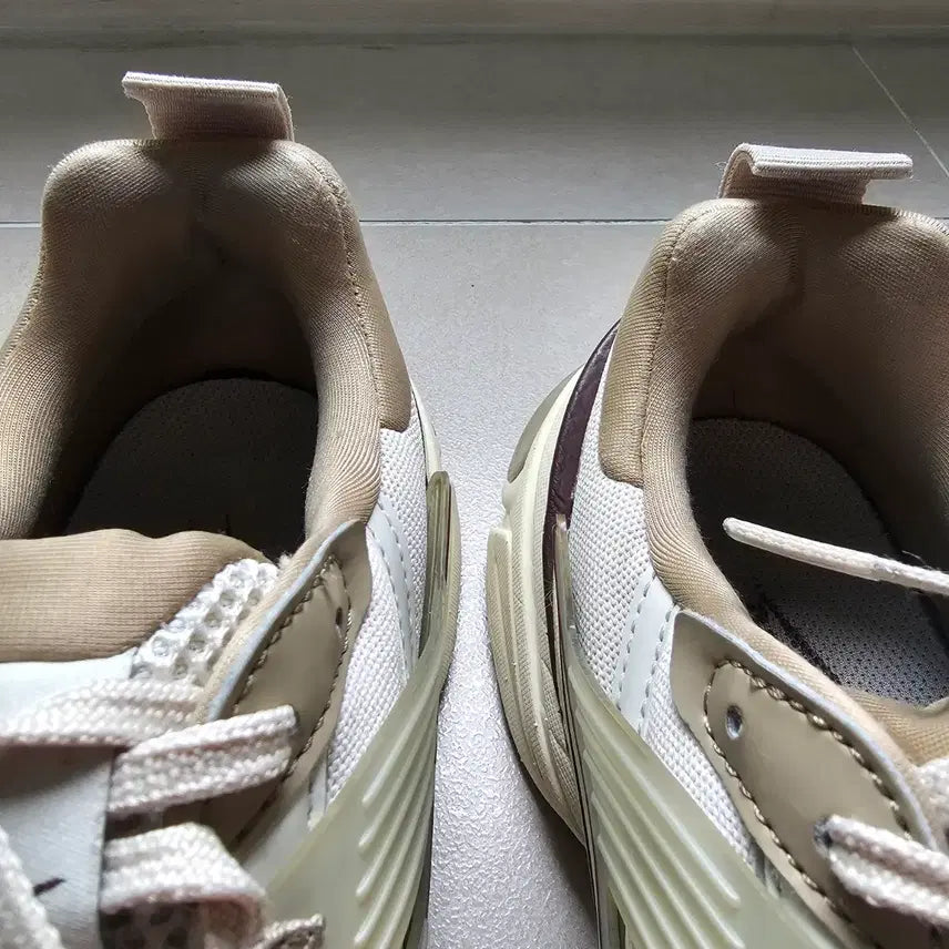 [BUNJANG] Nike V2K Run Orewood Brown Sneakers / V2K런 오어우드 브라운 280