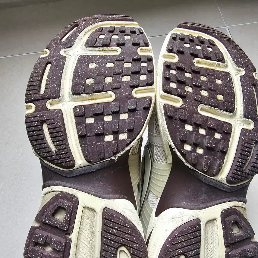 [BUNJANG] Nike V2K Run Orewood Brown Sneakers / V2K런 오어우드 브라운 280