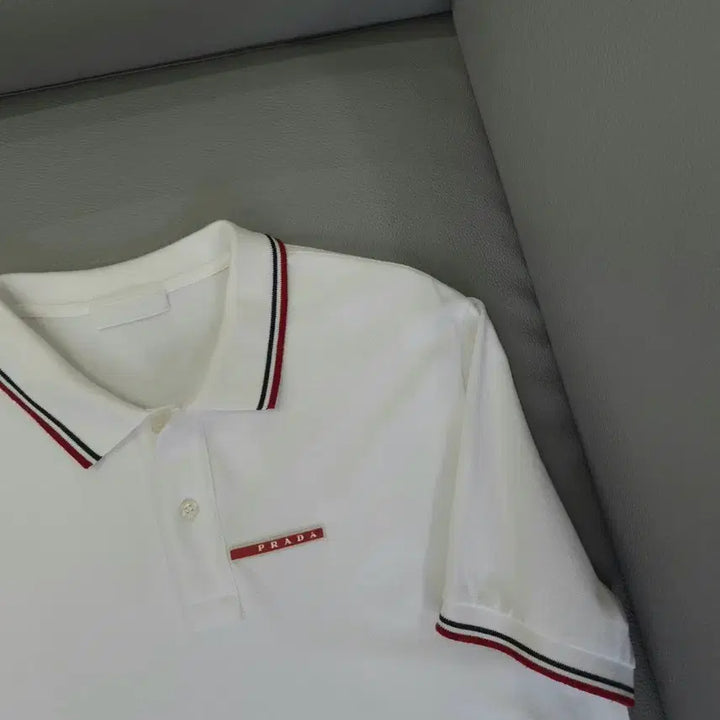 [SOLD OUT] 105 / 프라다 레드탭 폴로 반팔