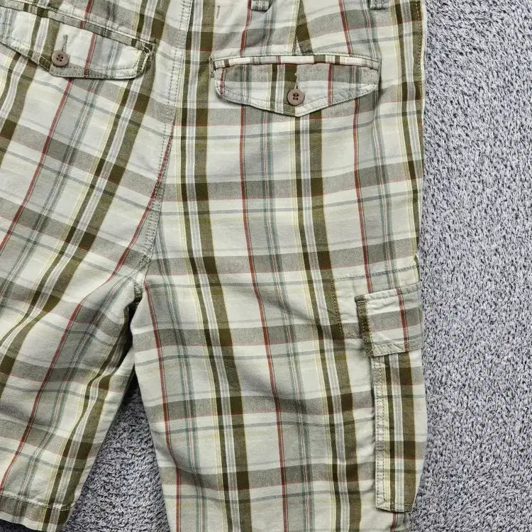 [BUNJANG] Dockers Checkered Cargo Shorts (Size 32) / DOCKERS 체크 카고 쇼츠 반바지 ( 32 " ) / 11917