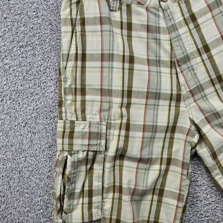 [BUNJANG] Dockers Checkered Cargo Shorts (Size 32) / DOCKERS 체크 카고 쇼츠 반바지 ( 32 " ) / 11917