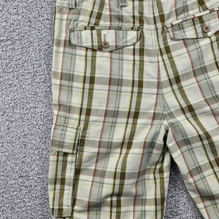 [BUNJANG] Dockers Checkered Cargo Shorts (Size 32) / DOCKERS 체크 카고 쇼츠 반바지 ( 32 " ) / 11917