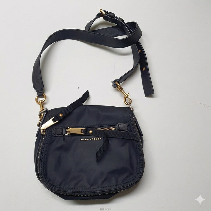 [BUNJANG] Marc Jacobs Trooper Nomad Nylon Saddle Bag Crossbody Slingbag / 명품 마크 제이콥스(정품)트루퍼 노마드 나일론 새들백 크로스백 슬링백