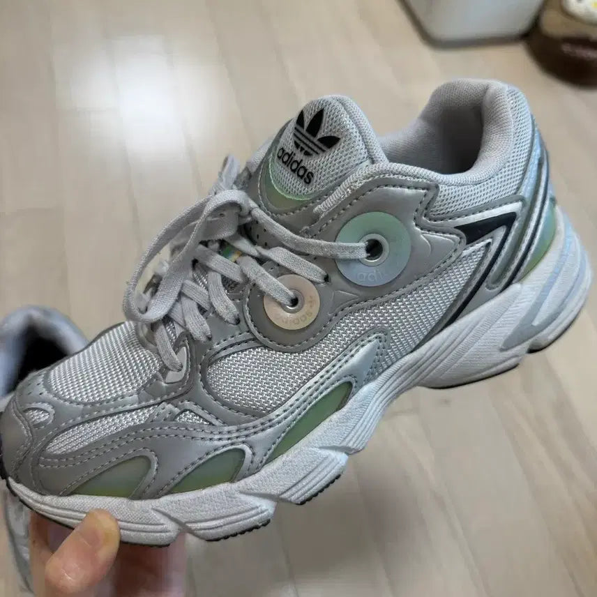 [BUNJANG] Adidas Astir Silver Hologram Sneakers / 아디다스 아스티어 230