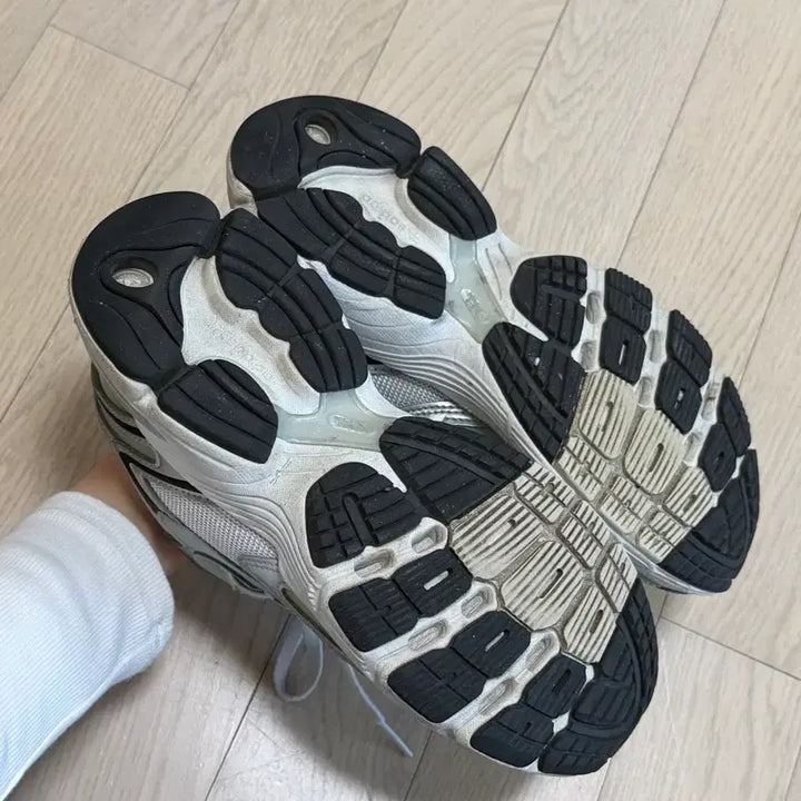 [BUNJANG] Adidas Astir Silver Hologram Sneakers / 아디다스 아스티어 230