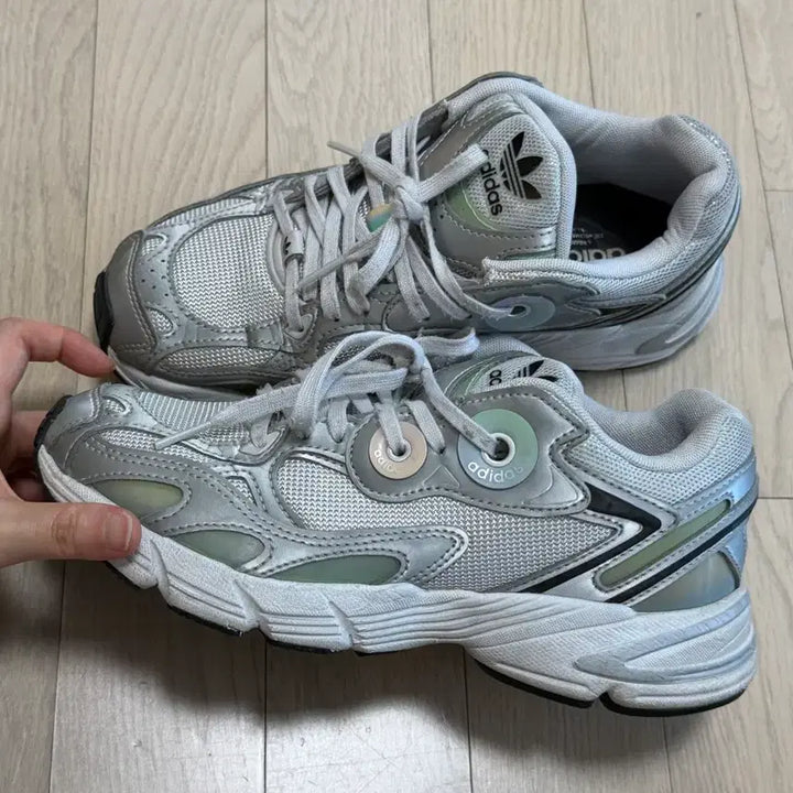 [BUNJANG] Adidas Astir Silver Hologram Sneakers / 아디다스 아스티어 230