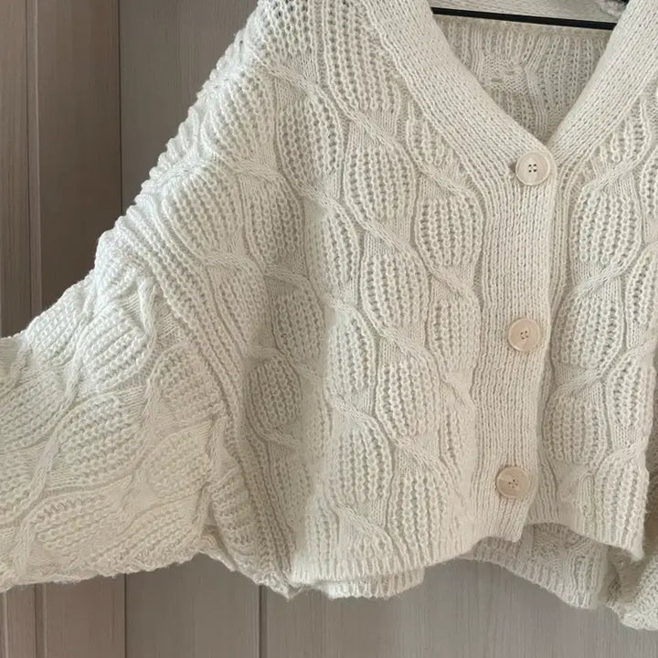 [BUNJANG] Ivory Cable Knit Cardigan / 아이보리 꽈배기 니트 가디건