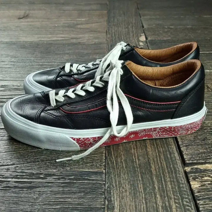 [SOLD OUT] 반스 볼트 울트라 쿠시 레더 올드스쿨 스니커즈 M20091