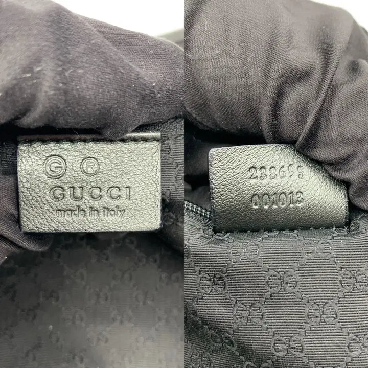 [BUNJANG] Gucci GG Logo Embossed Metallic Silver Shoulder Bag / 267000804 구찌 GG 로고 엠보싱 메탈릭 실버 숄더백 238695