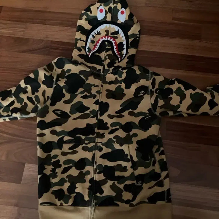 [SOLD OUT] 베이프 샤크 카모 후드집업