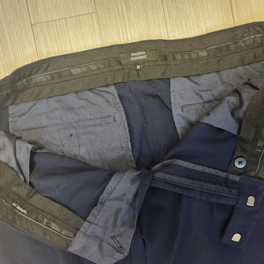 [BUNJANG] Musinsa Standard Tapered Hidden Banding Crop Slacks 38 / 무신사 스탠다드 테이퍼드 히든밴딩 크롭슬랙스 38