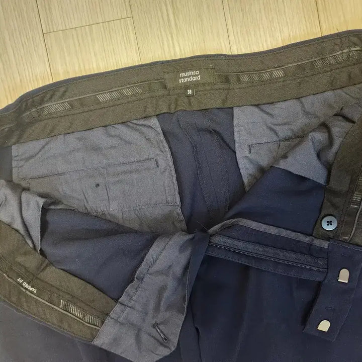 [BUNJANG] Musinsa Standard Tapered Hidden Banding Crop Slacks 38 / 무신사 스탠다드 테이퍼드 히든밴딩 크롭슬랙스 38