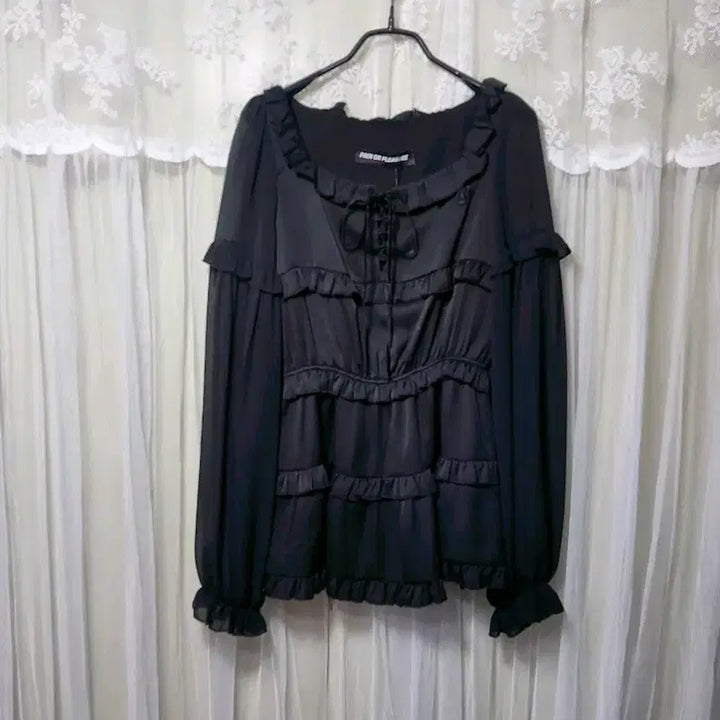 [BUNJANG] PAIN OR PLEASURE Frill Blouse / [새상품]페인오어플레져PAIN OR PLEASURE 프릴 블라우스